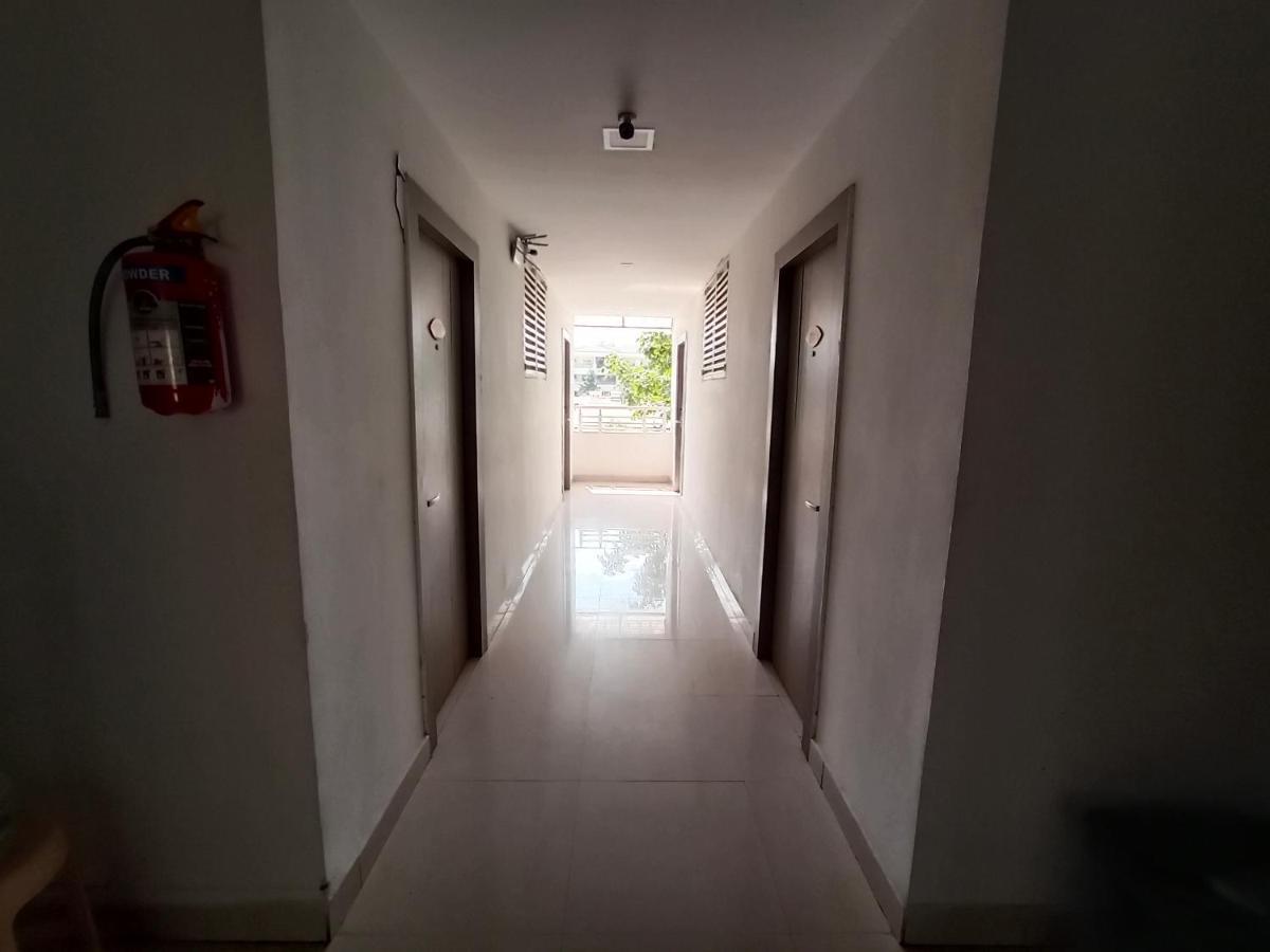 La Riviera Suites Hyderabad Exterior foto