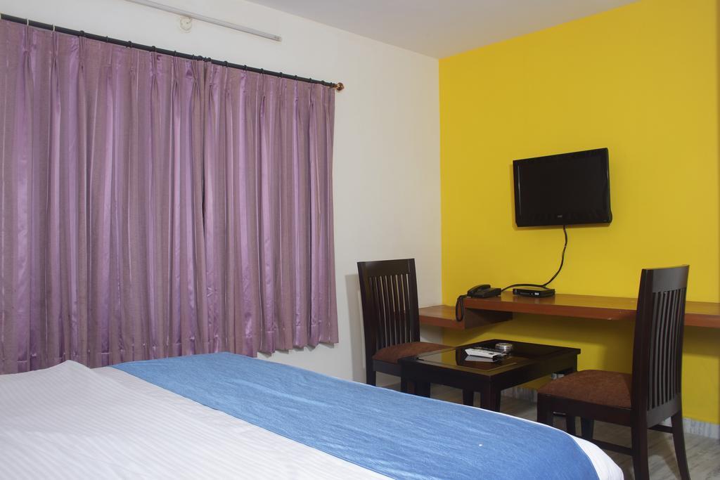 La Riviera Suites Hyderabad Exterior foto